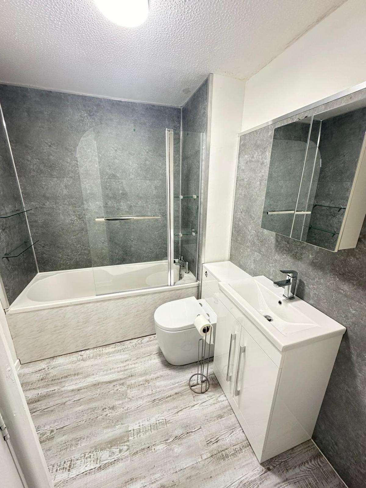 Lovely 2 Dbl Bed Apartment Near Heaton Park And North Manchester Hospital With Parking Exterior foto